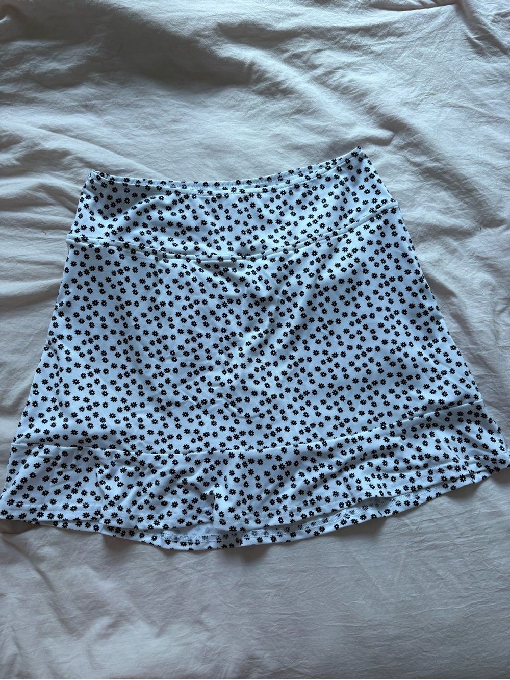 Black Daisy Print White Mini Skirt